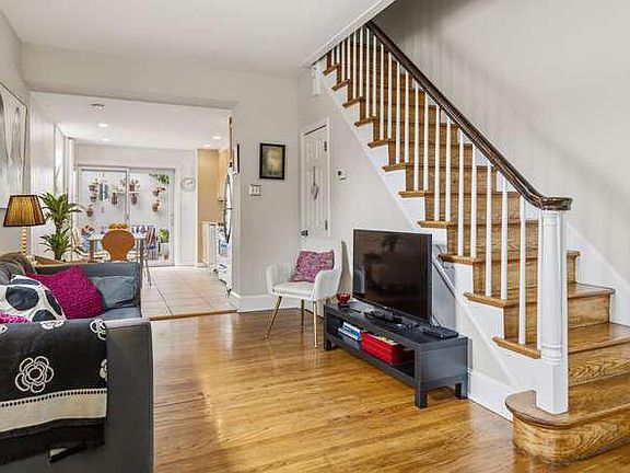 2nd image of 726 S 7th St