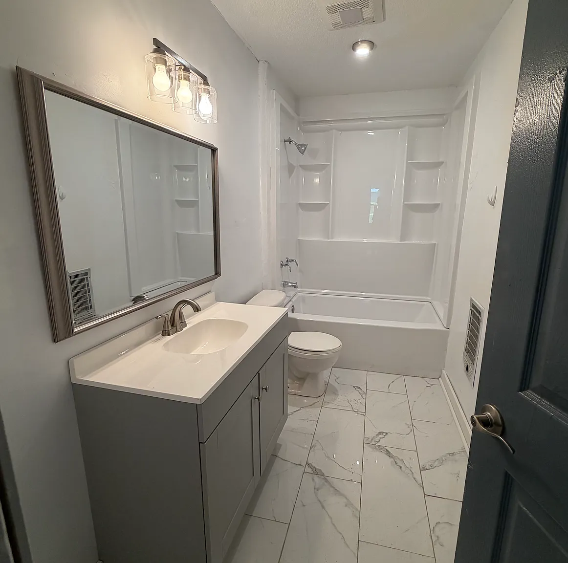 3 bed, 1118 sqft, $1,300 — Photo 2