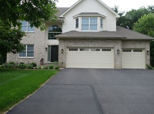 10195 Bridgewater Cir, Woodbury, MN 55129