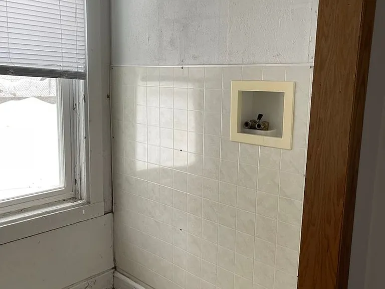 122 Edwards St — Photo 17