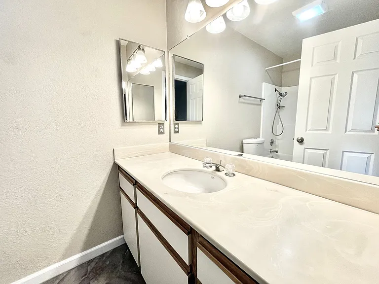 11329 Avenida De Los Lobos #G — Photo 25