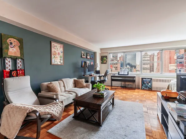 430 West 34th Street image 2 of 17