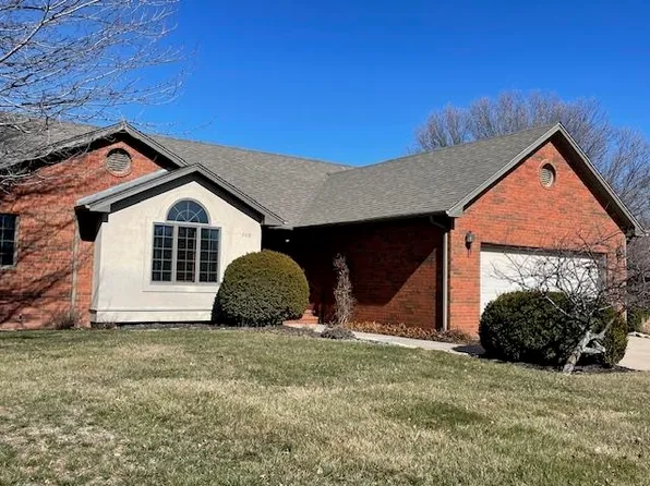 300 Old Colony Ct, Newton, KS 67117