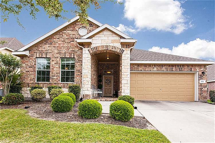 1st image of 614 Rocky Hollow Ln