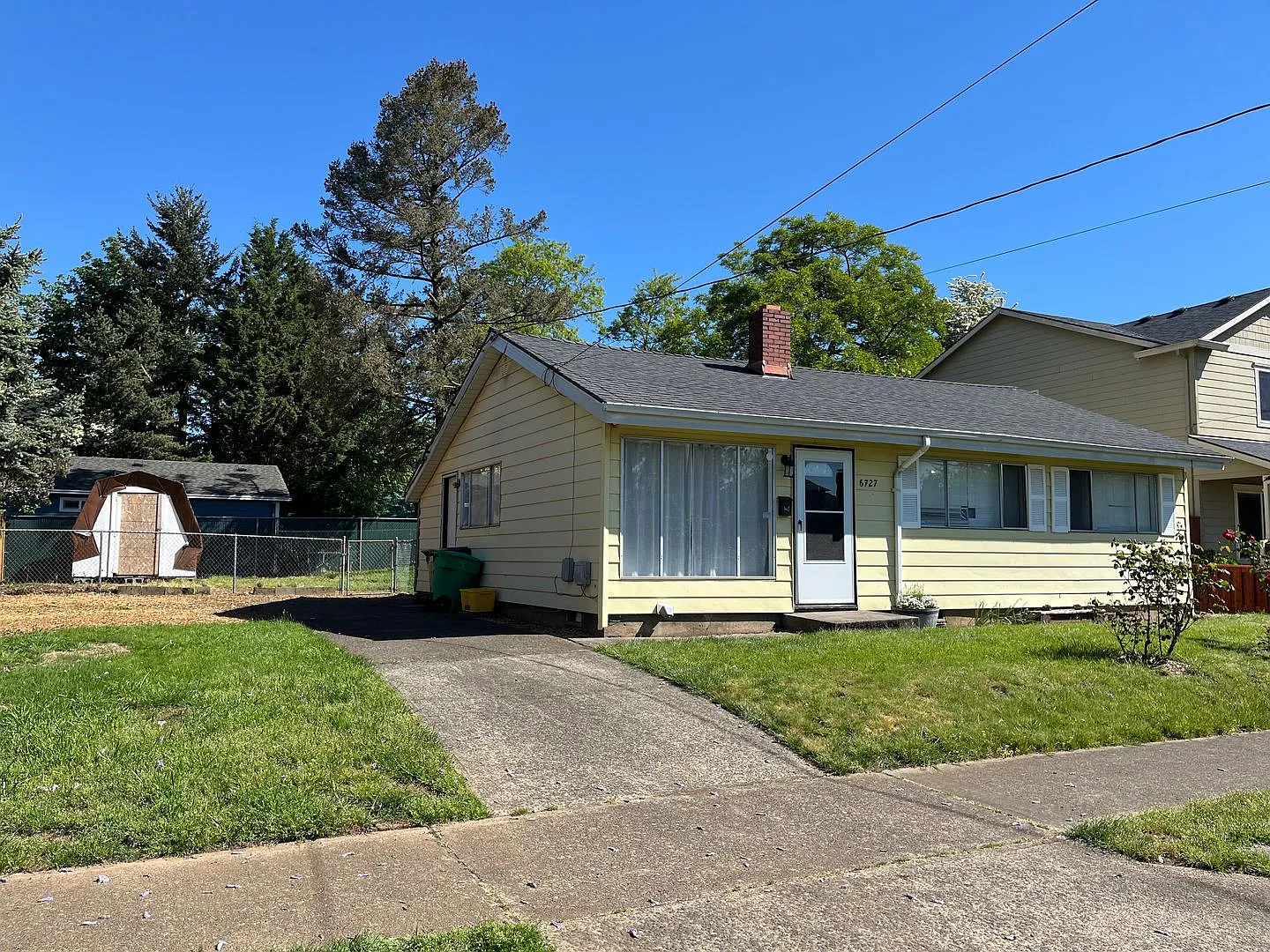 Charming 3 bedroom, 1 bath home in the Mt. Scott-Arleta Neighborhood. — Photo 2