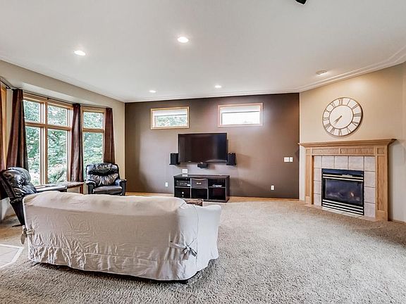 4th image of 10043 Evergreen Ct N
