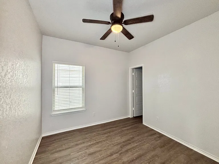 8226 Noble Crst — Photo 9