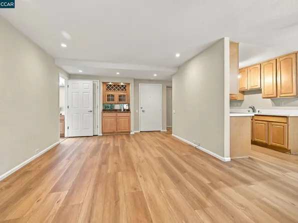 155 Sharene Ln APT 104, Walnut Creek, CA 94596