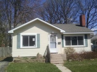 1032 Woodbine Ave, Lansing, MI 48910