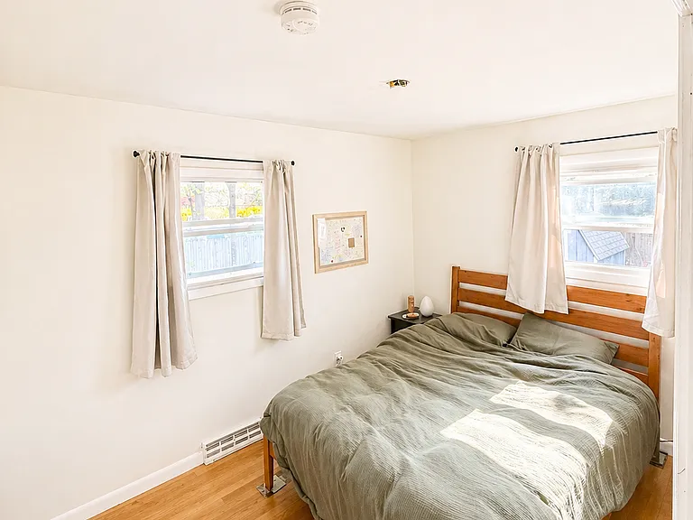 11 Chestnut St — Photo 4