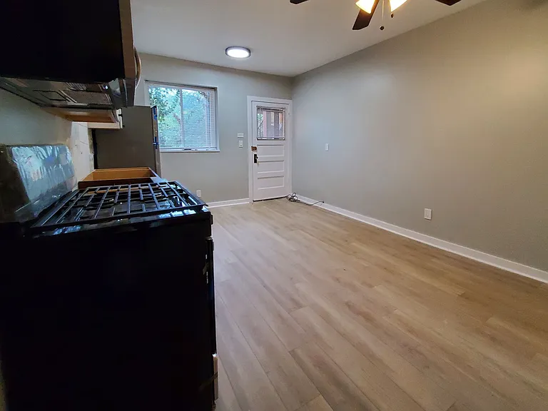 2068 W Hutchinson St #1 — Photo 9