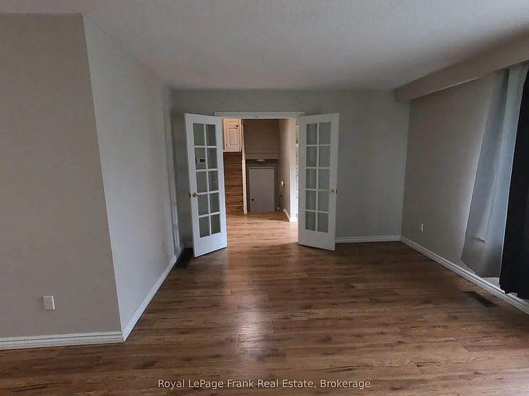 1167 Weller St #MAIN FLOOR — Photo 5