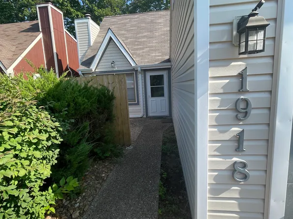 1918 W 3rd St, Lawrence, KS 66044