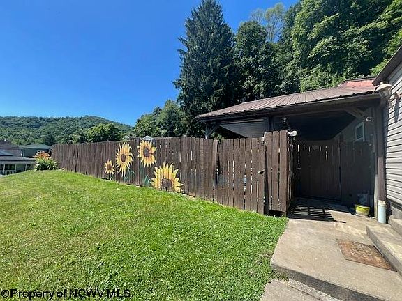 4th image of 206 Windy Hill Dr