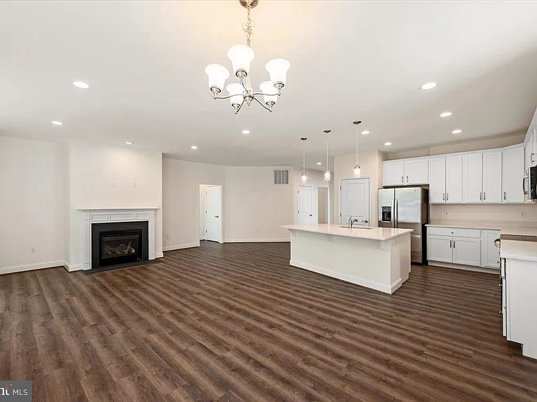 105 Amberfield Ct — Photo 3