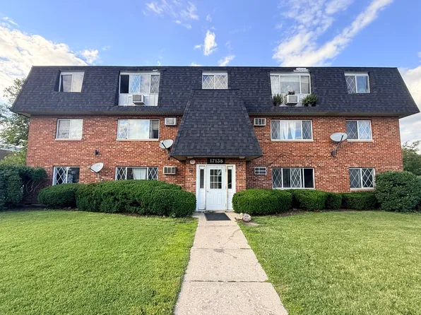17138 71st Ave APT 12, Tinley Park, IL 60477