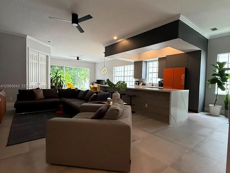 2008 Valencia Dr — Photo 3