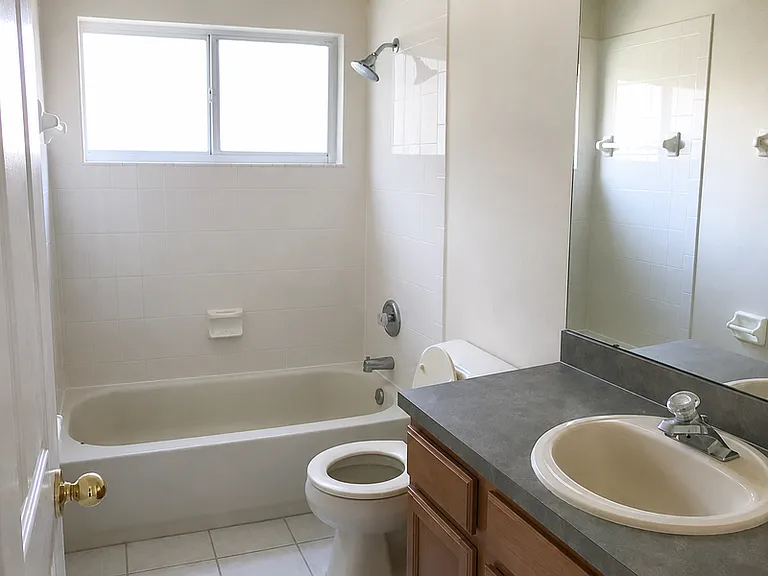 838 Addison Dr NE — Photo 17