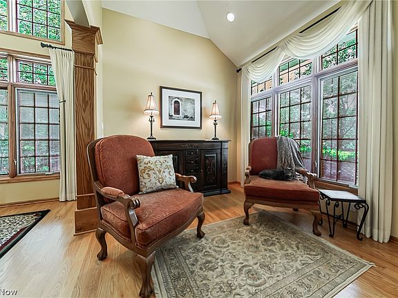 5th image of 207 Ashland Ave