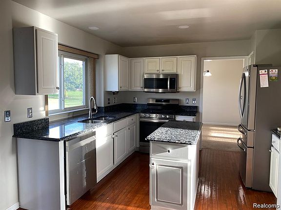 4th image of 4762 Sherwood Cir
