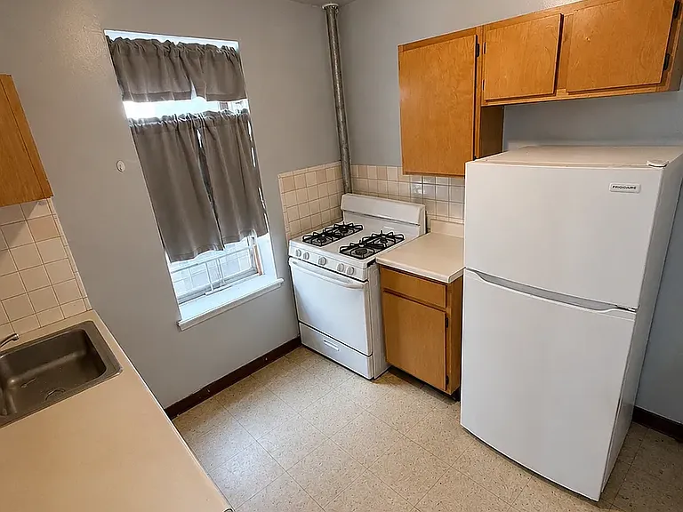 643 Cauldwell Ave #37 — Photo 2