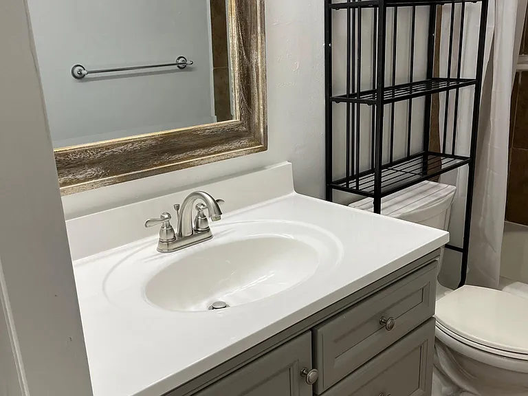 219 E Southgate Ave — Photo 4