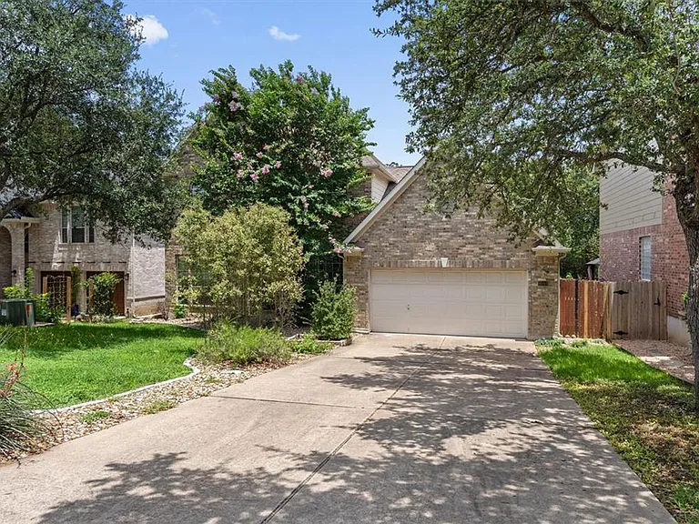 9013 Sautelle Ln — Photo 2