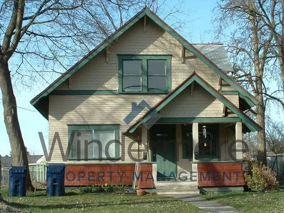 210 & 212 W Whitman Dr