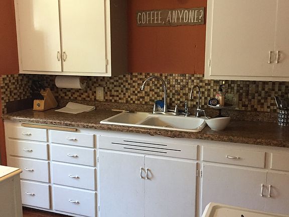 5th image of 415 Carney Ave
