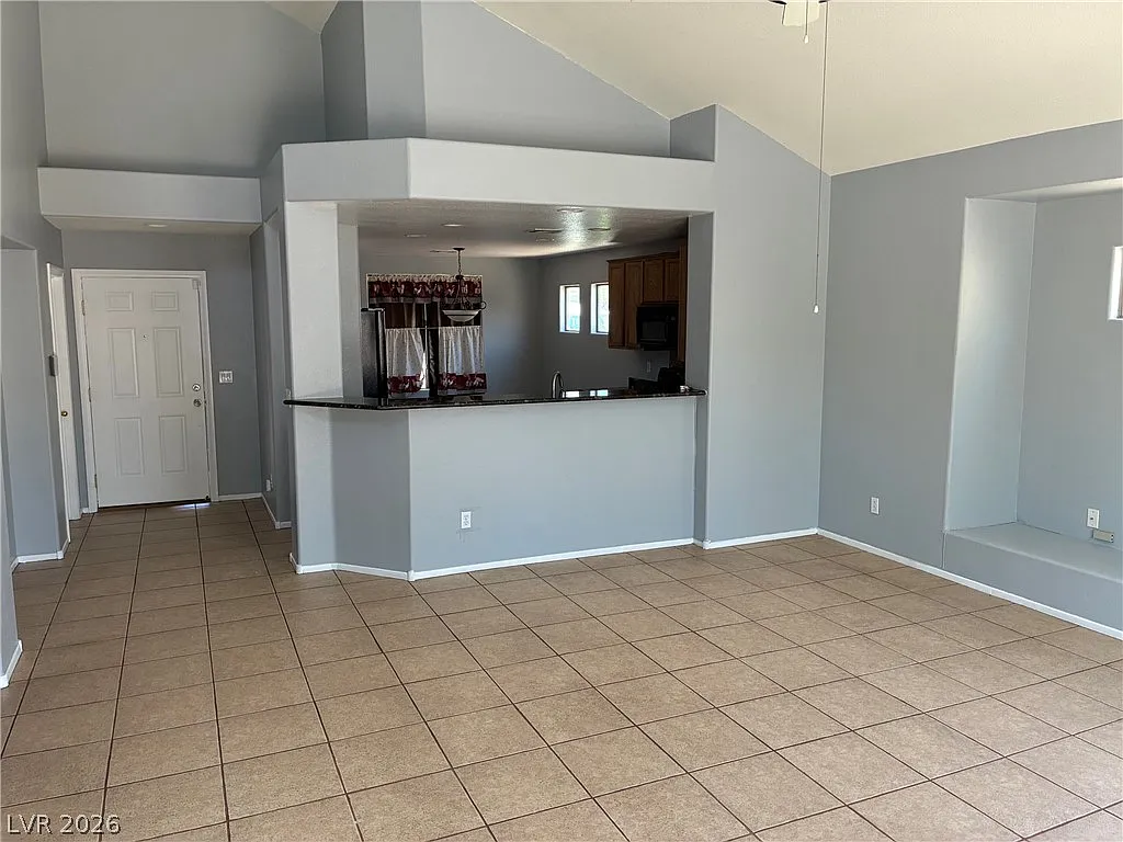 3 bed, 2.0 bath, 1851 sqft, $1,950 — Photo 4