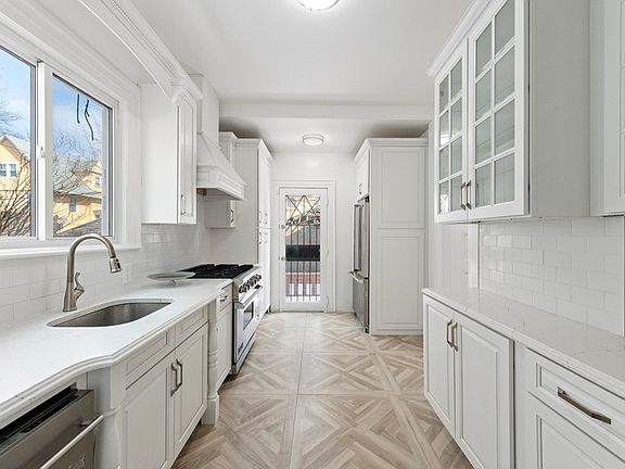 3rd image of 867 E 21st St