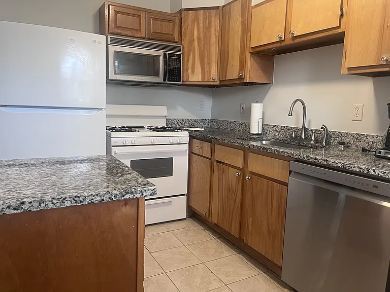 16 Reid St #3 — Photo 7