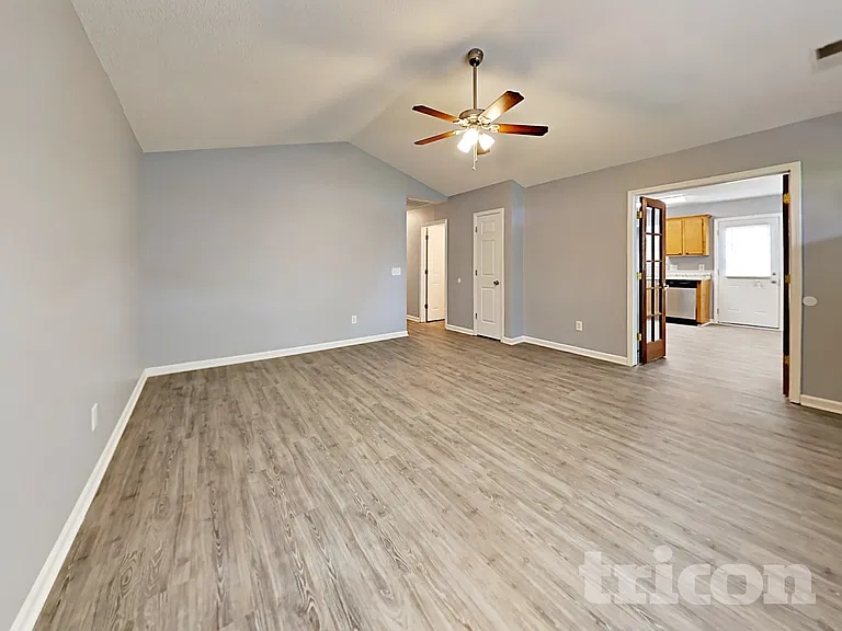 120 Oakbrook Village Rd — Photo 5