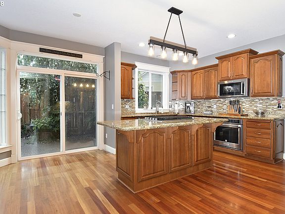 5th image of 17413 NE 38th Way