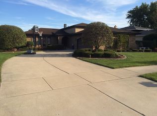 8138 Bunker Dr, Orland Park, IL 60462