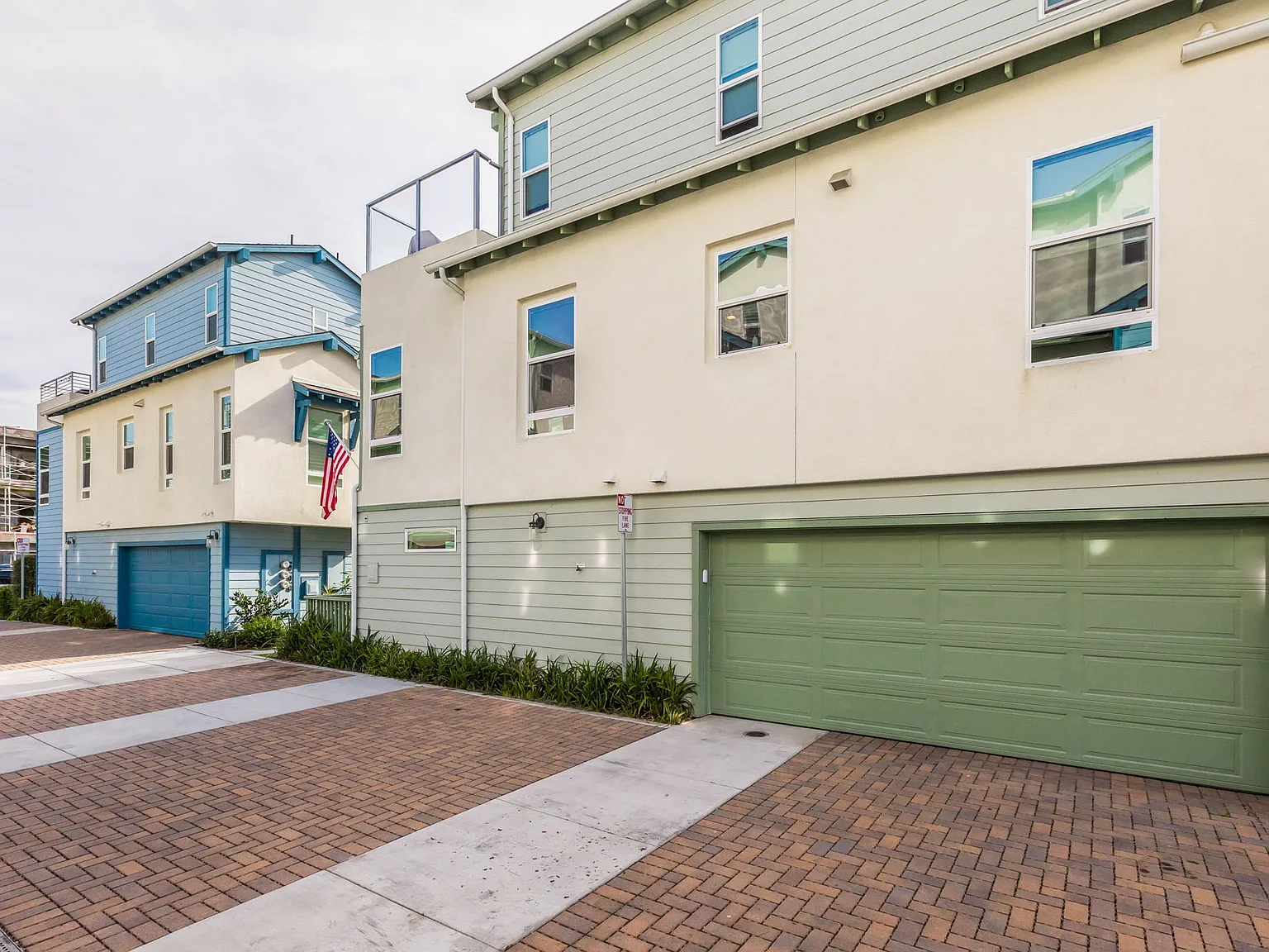 2691 Roosevelt Street - - — Photo 3