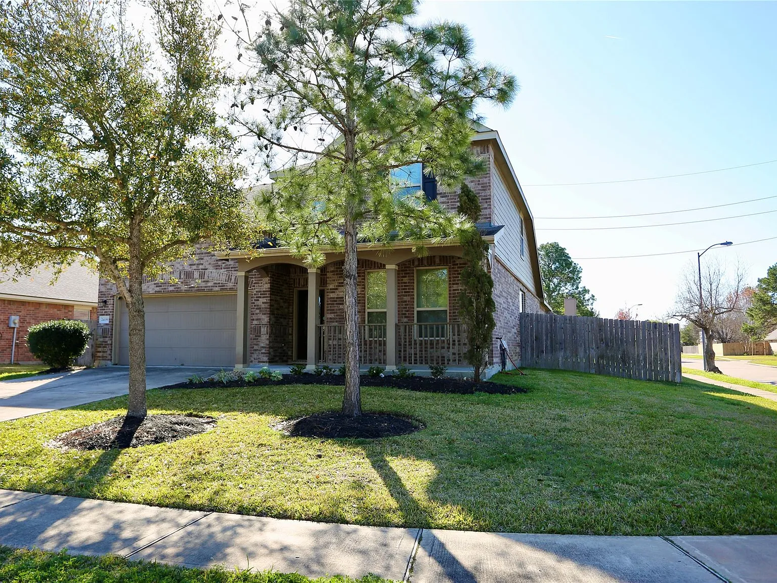 4 bed, 3.0 bath, 2855 sqft, $2,300 — Photo 2
