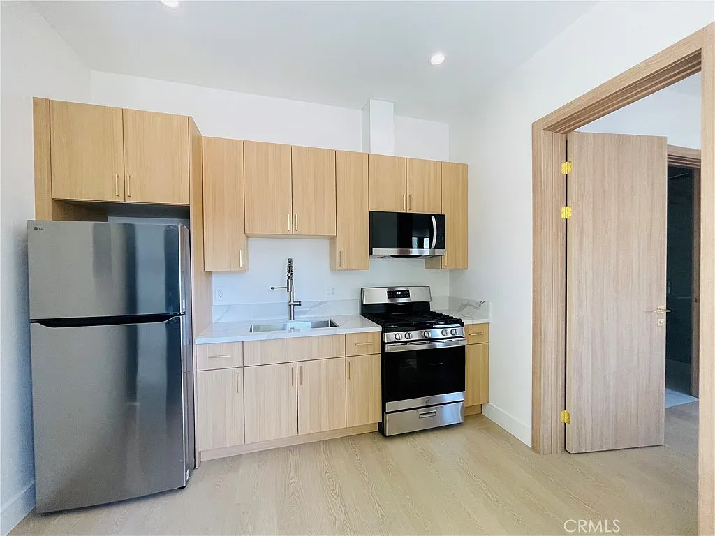 1 bed, 450 sqft, $2,495 — Photo 2