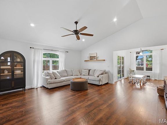 3rd image of 166 Hodgens Mill Ln