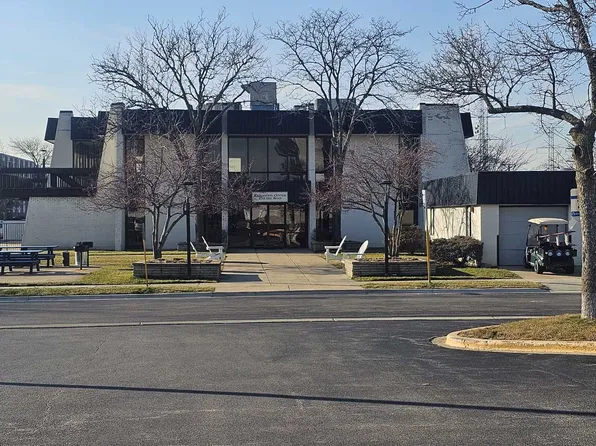 9078 W Heathwood Dr APT 1M, Niles, IL 60714