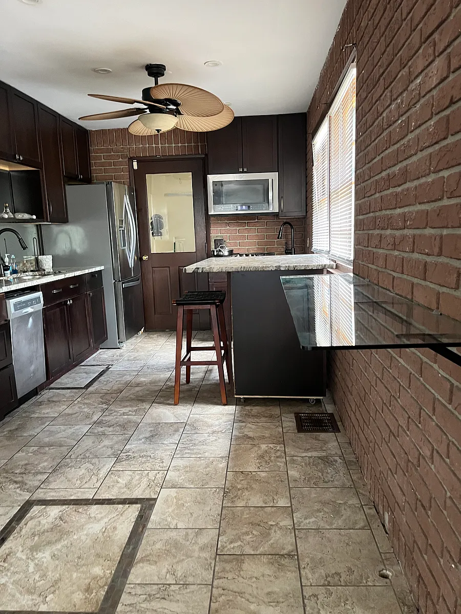 Kitchen - 1356 Acton Rd