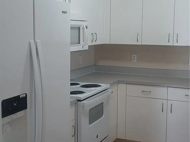 100 SW Trafalgar Pkwy #104 — Photo 3