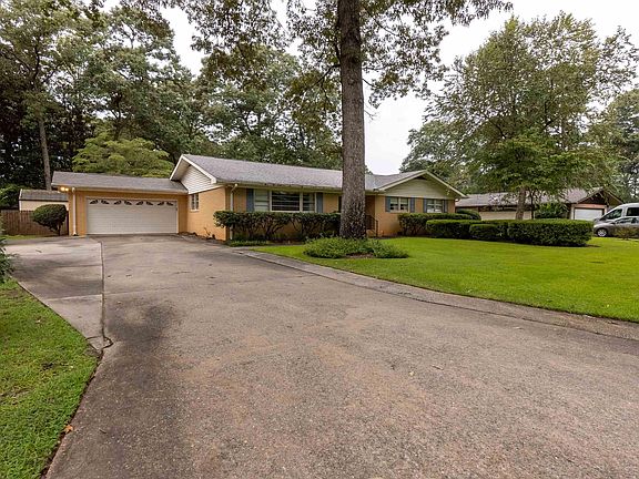 3rd image of 215 Ridgeland Dr