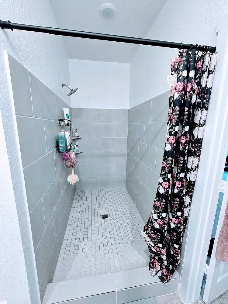 4 bed, 2210 sqft, $2,800 — Photo 1