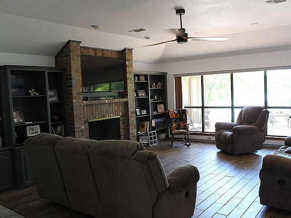 4th image of 1257 Kiowa Dr W