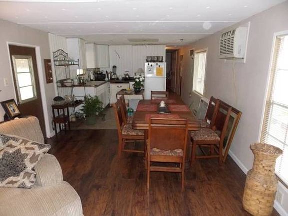 2nd image of 6038 Lark St