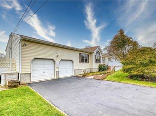 272 Elm Rd W, Mastic Beach, NY 11951