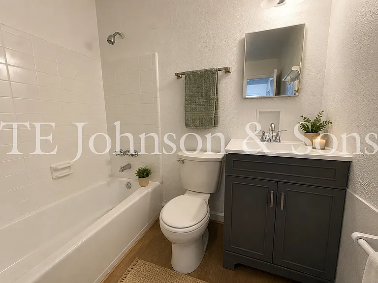 1137 N Cameron Ave #C — Photo 18