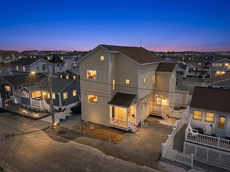 1st image of 27 Bittersweet Ln