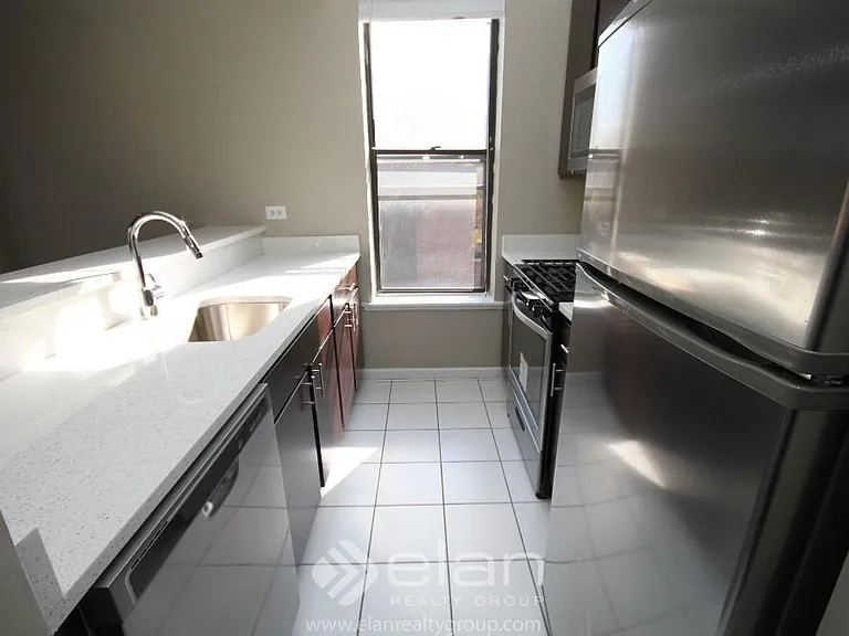 807 W Willow St #3C — Photo 2
